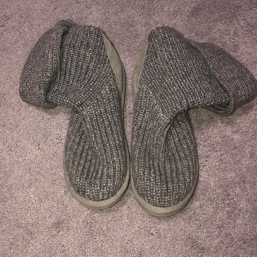Gray uggs that can be rolled up or down - Picture 1 of 7